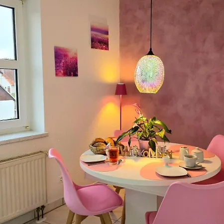 Happy Homes Pink - Dein Design-apartment Mit Wow-effekt - Netflix - Wlan - Parkplatz *