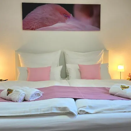 Happy Homes Pink - Up To 5 - Kueche - W-lan - Netflix - Honig - Badewanne Nidda