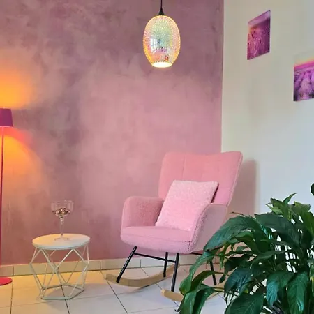 Happy Homes Pink - Dein Design-apartment Mit Wow-effekt - Netflix - Wlan - Parkplatz *