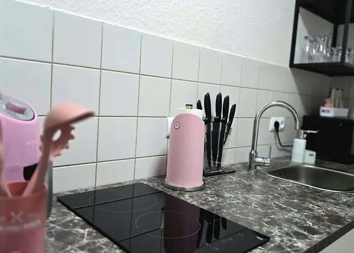 Happy Homes Pink - Dein Design-apartment Mit Wow-effekt - Netflix - Wlan - Parkplatz